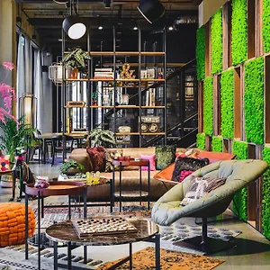 Hotel Moxy Airport, Poznań